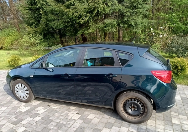 Opel Astra cena 30000 przebieg: 130000, rok produkcji 2013 z Golina małe 277